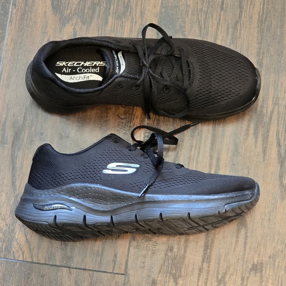 Skechers Shoes - Skechers Black Arch Fit Sneakers